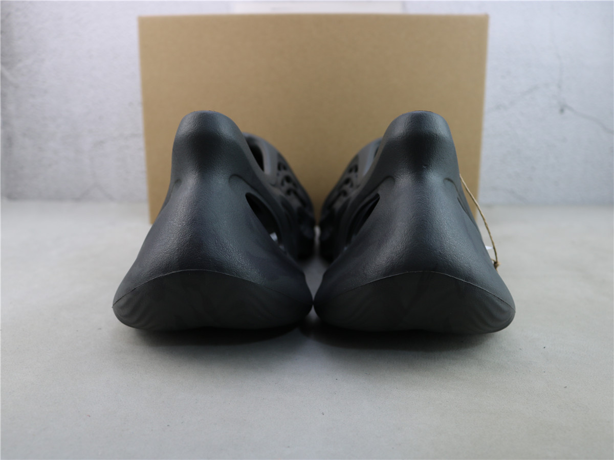 Free Shipping Yeezy Foam RNNR Onyx HP8739